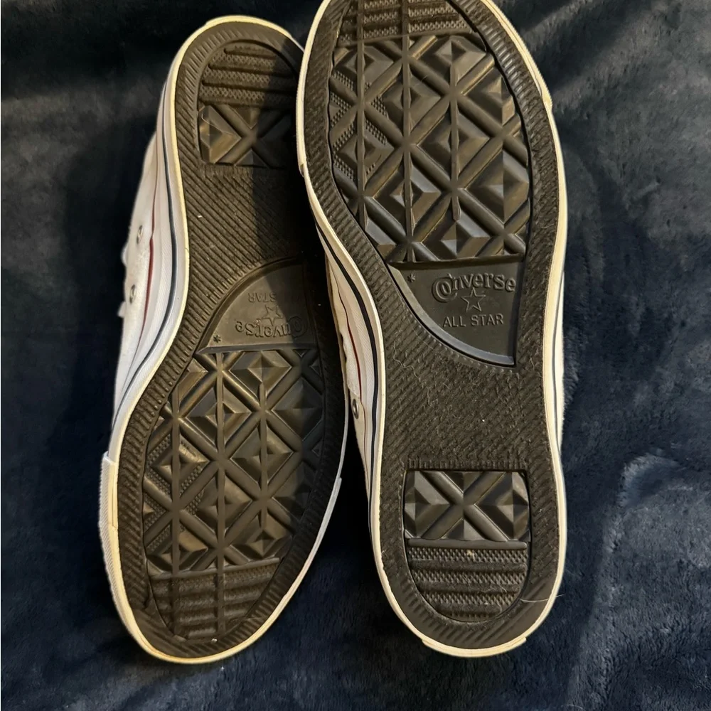 White Woman’s Converse Size 10 Sneakers - Picture 4 of 6